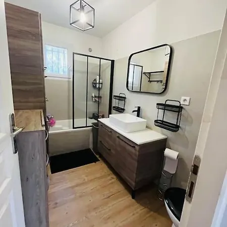 Charmante Avec Piscine Villa *