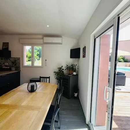 Charmante Avec Piscine Villa